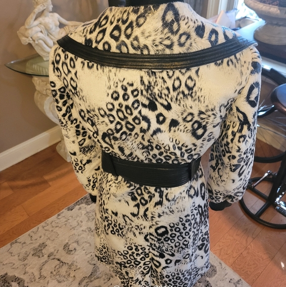 Bebe Snow Leopard Print Faux Fur Jacket Designer Celebrity Luxury #734 - Picture 4 of 16
